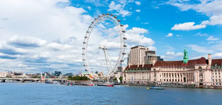 Top 20 UK Destinations Perfect for a Coach Day Trip
